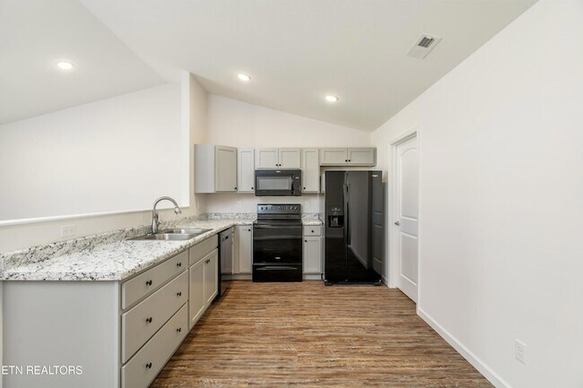 Building Photo - 7357 Grn Ests Wy