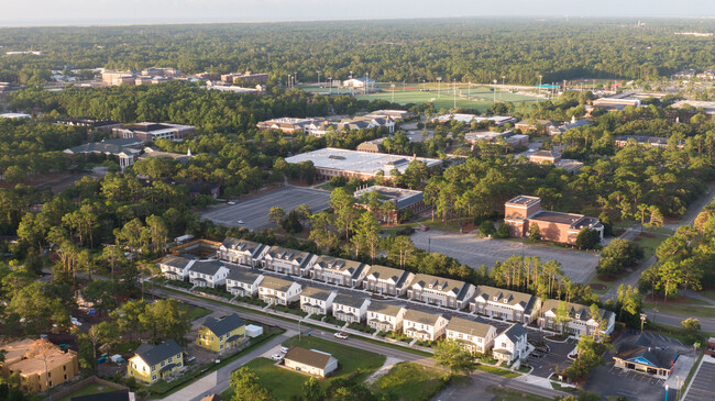 Walking distance to UNCW - Cottages at College Acres (Student Housing)