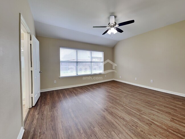 Building Photo - 245 Brookdale Dr