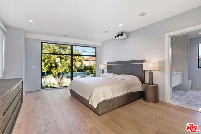 Building Photo - 8925 Dorrington Ave