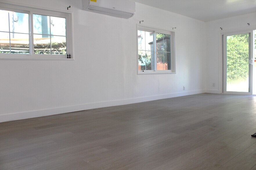 Building Photo - 1037 Pleasantview Ave