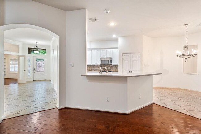 Building Photo - 47 Dresden Pl