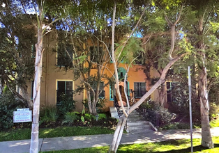 Building Photo - 464 N Stanley Ave