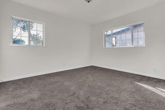 Building Photo - 6120 E Walton St