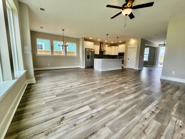 Building Photo - LIKE NEW Executive Home In Coveted Midtown...