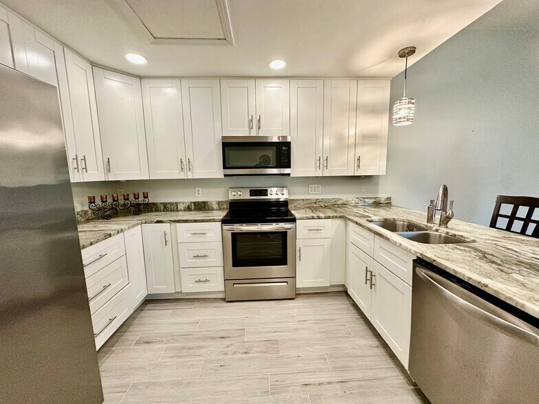 Primary Photo - 6300 Royal Woods Dr