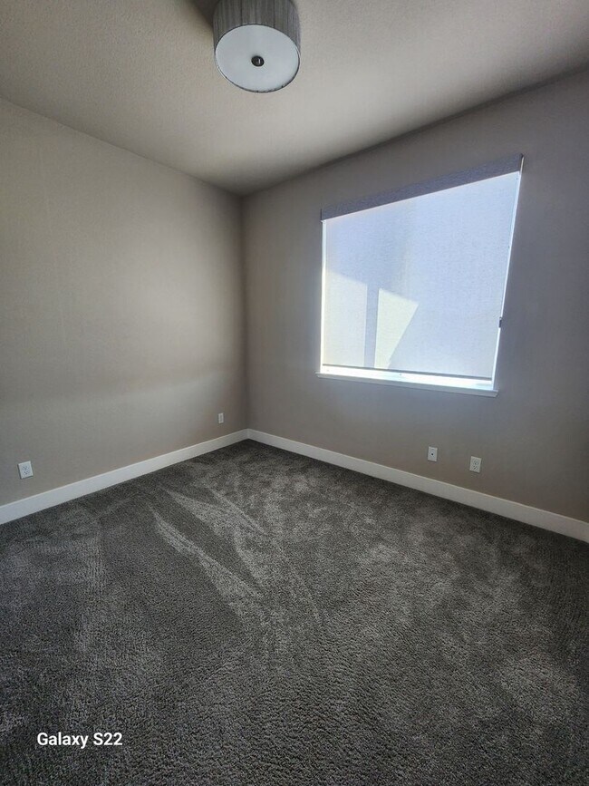 Building Photo - Beautiful two story home in the great neig...