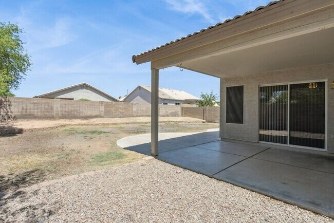 Building Photo - Nice 3 bedroom 2 bath