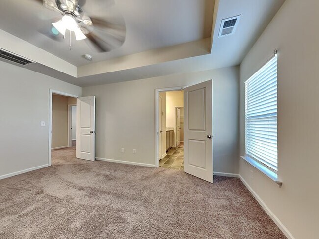 Building Photo - Available Now!   Burnside Farms!!