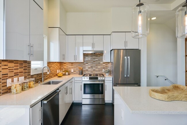 Building Photo - SF Shipyard - 3 BR, 2.5 BA Townhouse 1,437 Sq. Ft. - 3D Virtual Tour, 2-Car Garage