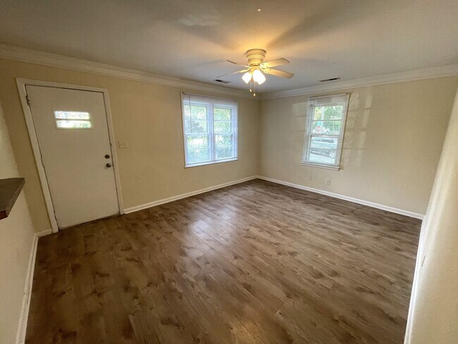 Building Photo - 313 Georgia Dr