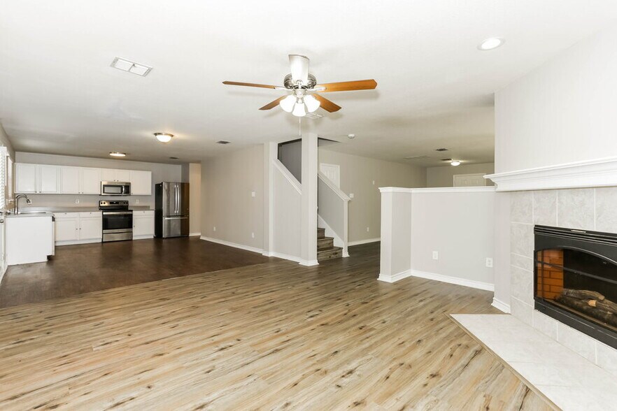 Building Photo - 7953 Meadow Spring Ln