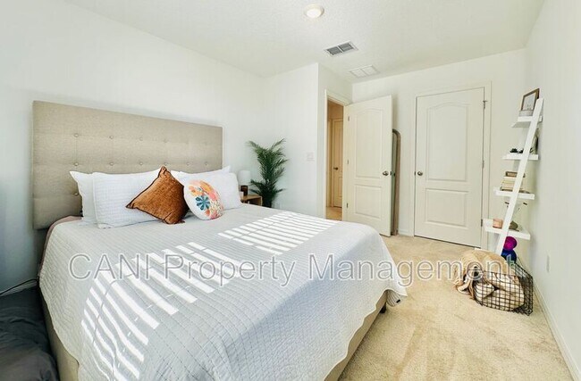 Building Photo - 745 Benoi Dr