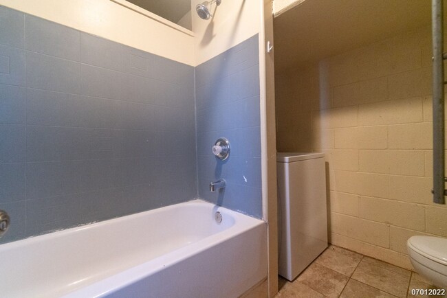 Building Photo - Available Feb 1st! 2BR/1BA in Makakilo! (K...