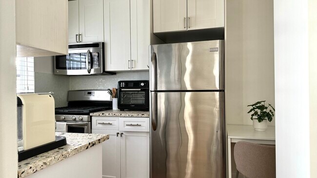 Building Photo - Beachgardens Condo - Unit 8