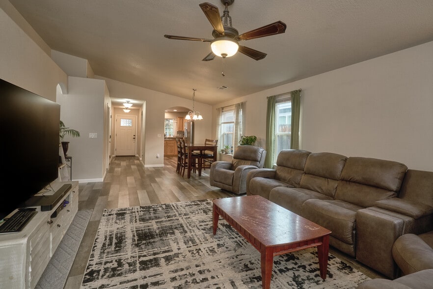 Building Photo - 2507 Agate Meadows