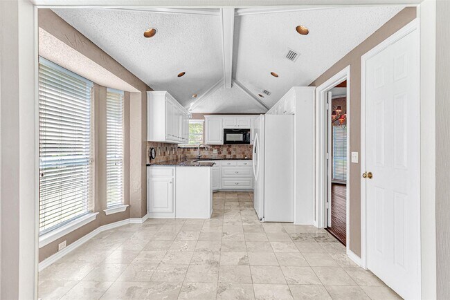 Building Photo - 4445 Jenning Dr