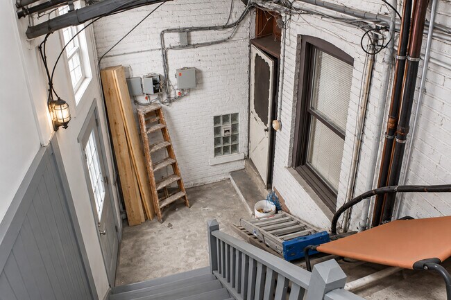 Building Photo - 1120 W Grand Ave