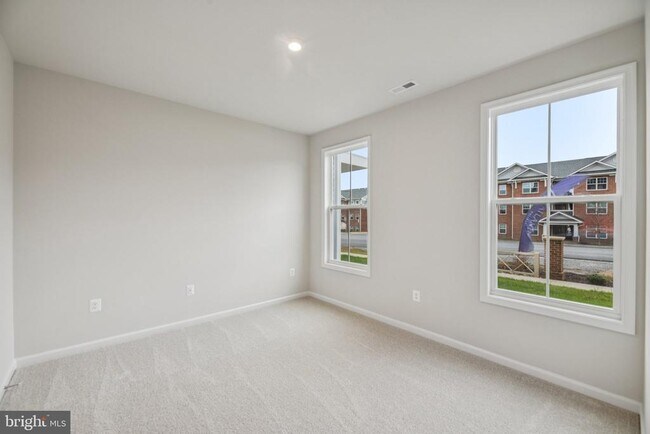 Building Photo - 8816 Selby Ct