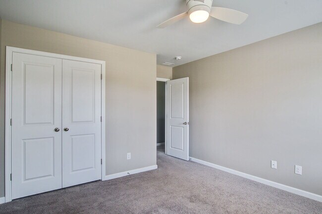 Building Photo - 2732 Harmony Lake Dr