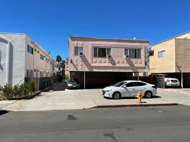 Primary Photo - 827 N Hudson Ave