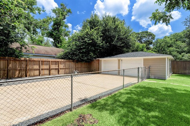Building Photo - 6634 Housman