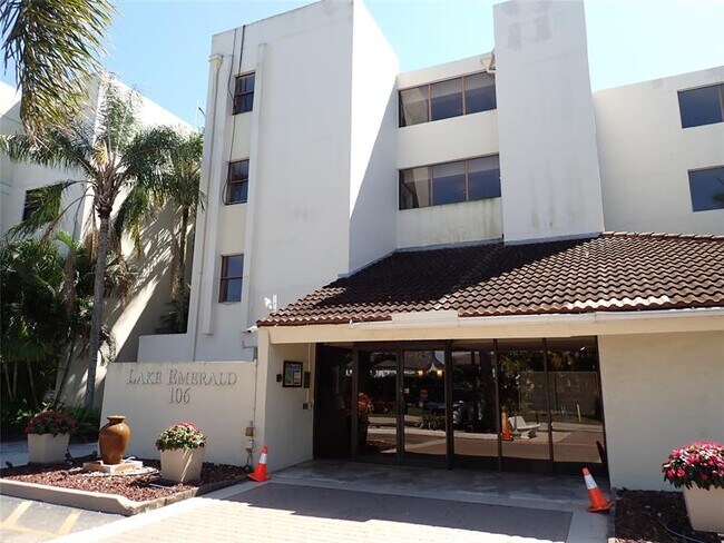 Building Photo - 106 Lake Emerald Dr