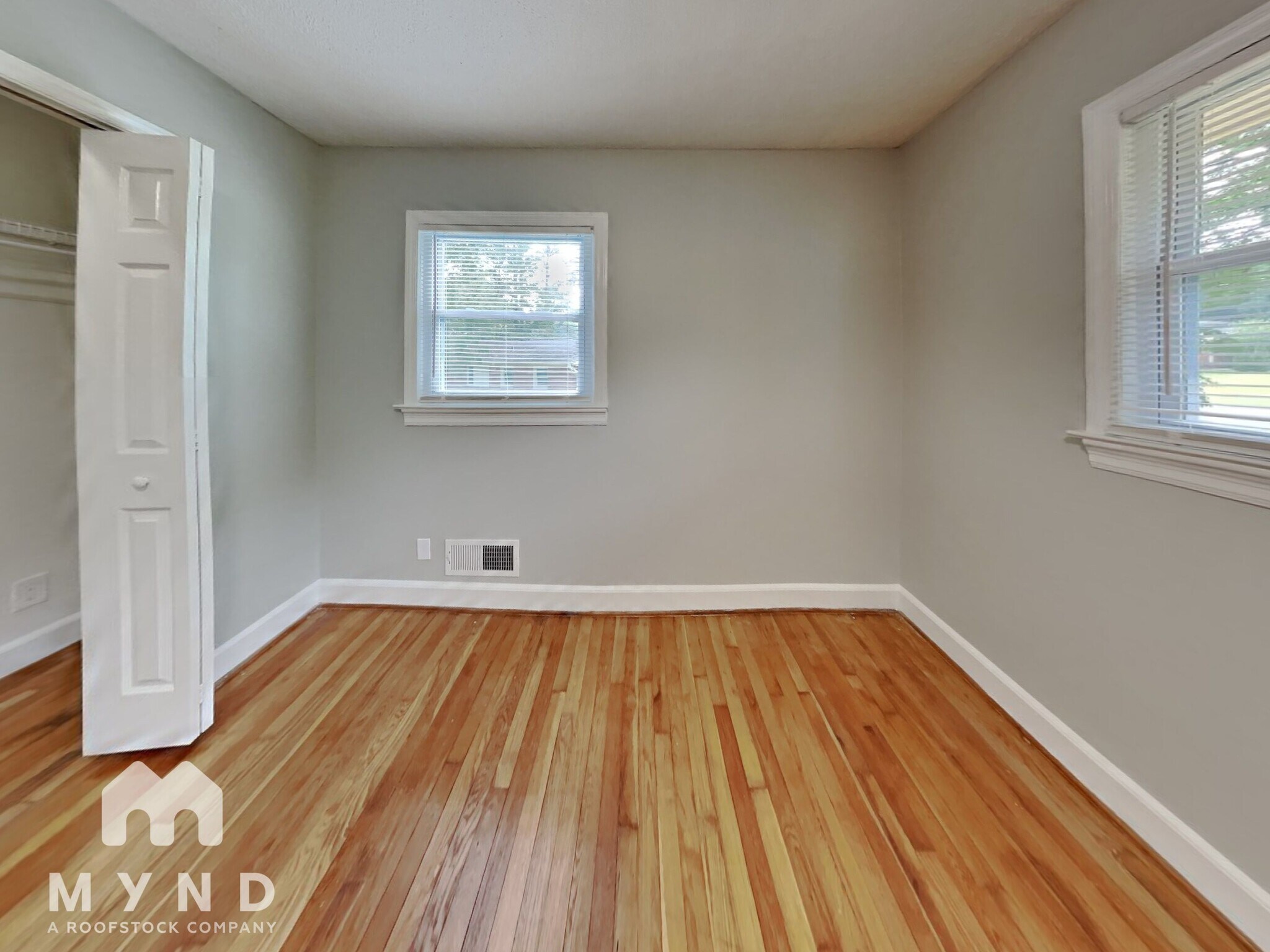 Building Photo - 907 Phillip St