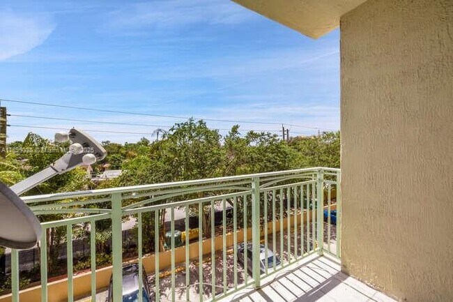 Building Photo - 3500 Coral Wy