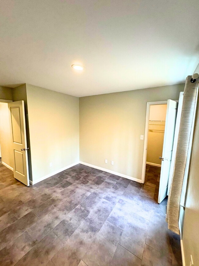 Building Photo - Open ranch home on a culdesac