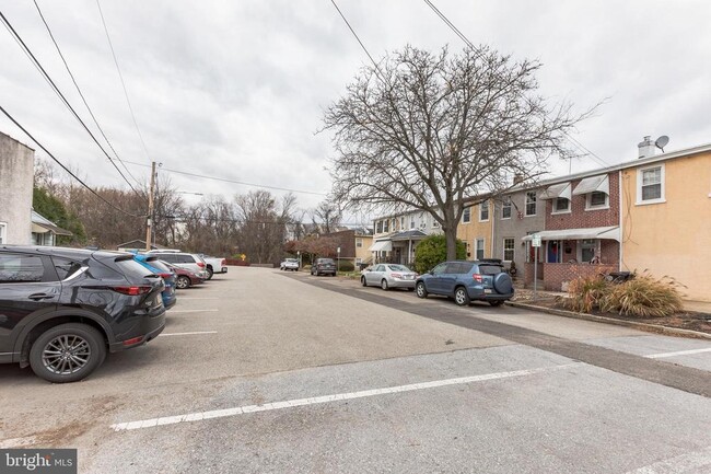 Building Photo - 3 W 1st Ave