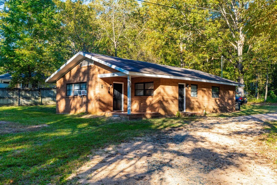 Building Photo - 300 Barclay Rd