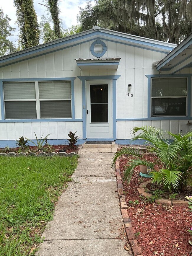 Building Photo - MOVE-IN SPECIAL: Receive $500 off your second month’s rent!