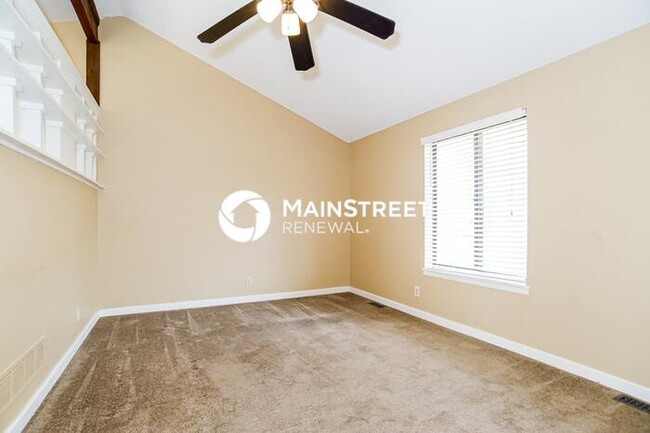 Building Photo - 611 W Sunrise Dr