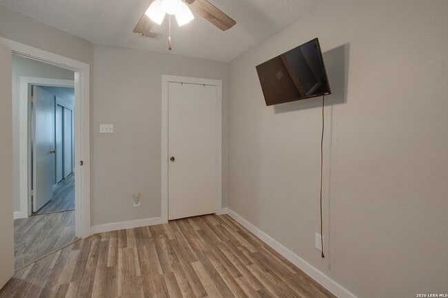 Building Photo - 1015 E Yager Ln