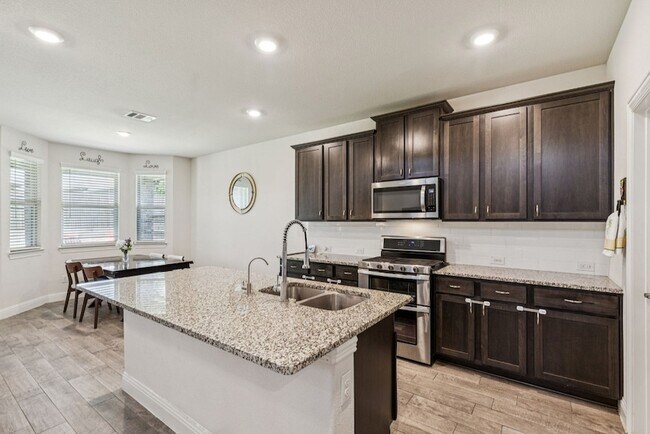 Building Photo - 2913 Cerro Ranch Rd