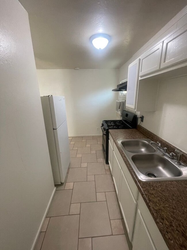 Building Photo - 322 Lincoln Ave