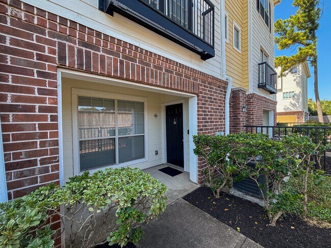 Building Photo - 9200 Westheimer Rd