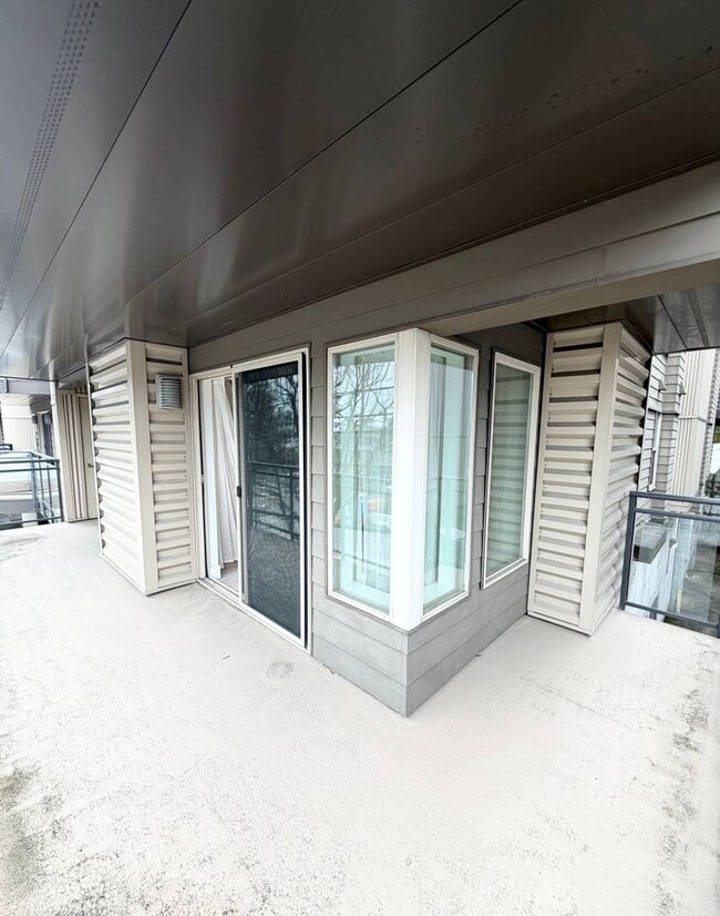 Building Photo - 1550 Eastlake Ave E