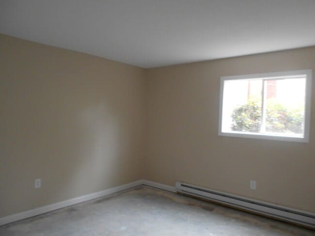 Building Photo - Londonderry Garden Condo- Available NOW!
