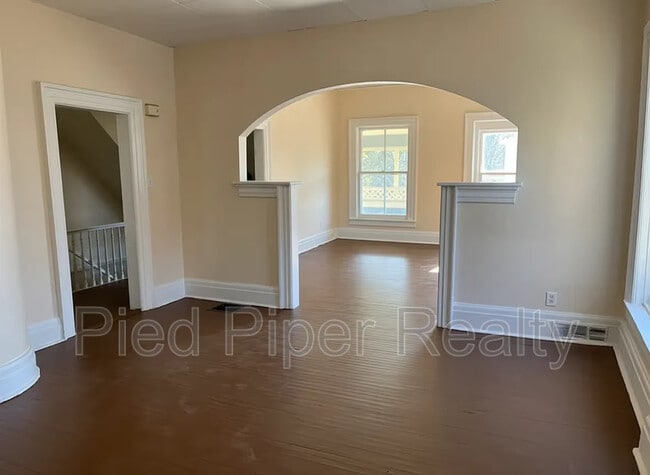 Building Photo - 404 E Prospect Terrace