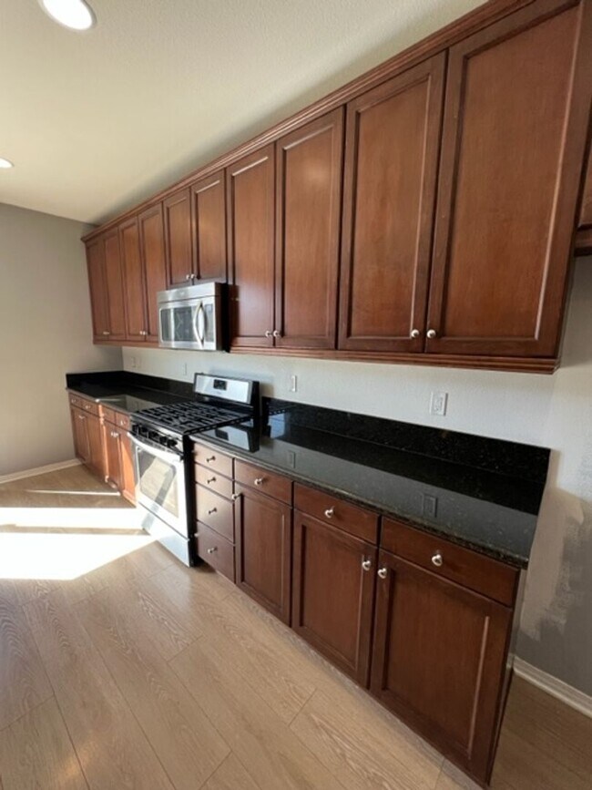 Building Photo - Stunning SW Home with Sun Run Solar!