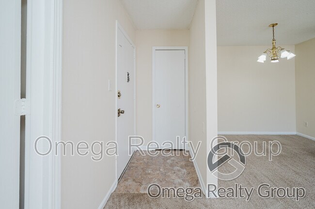 Building Photo - 425 Oakwood Ave