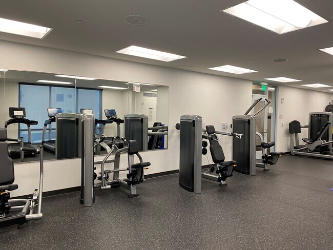 Building Photo - Ke Kilohana - Move in ready 1/1/1