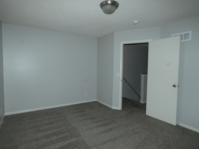 Building Photo - 10613 N Locust Ct