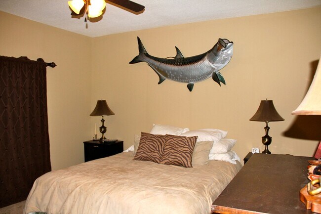 Building Photo - Hammocks 401