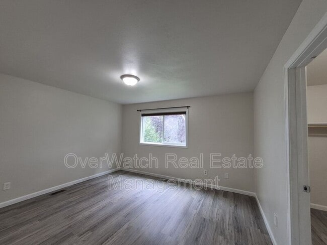 Building Photo - 250 Oklahoma St