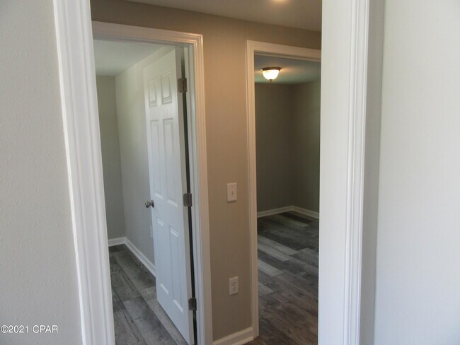 Building Photo - 9823 Clarence St