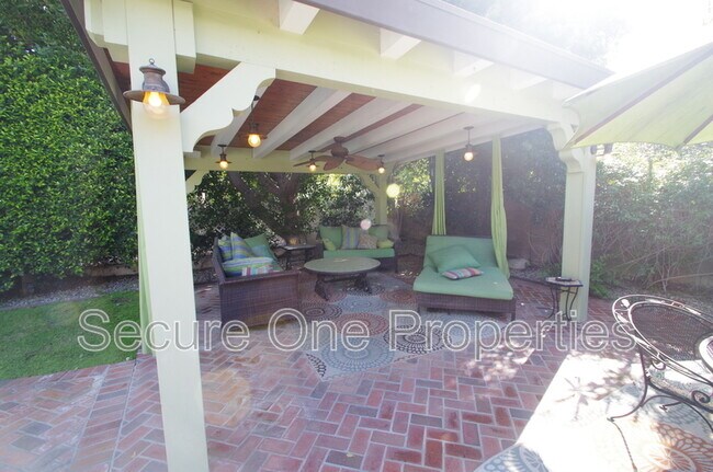 Building Photo - 23338 Los Encinos Way
