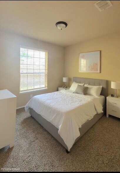 Building Photo - 8440 Gentian Dr